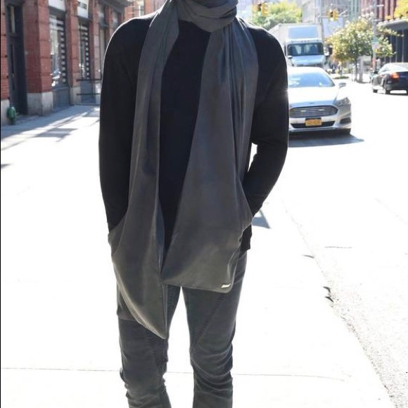 Touch Scarf - Unisex - Picture 7 of 10